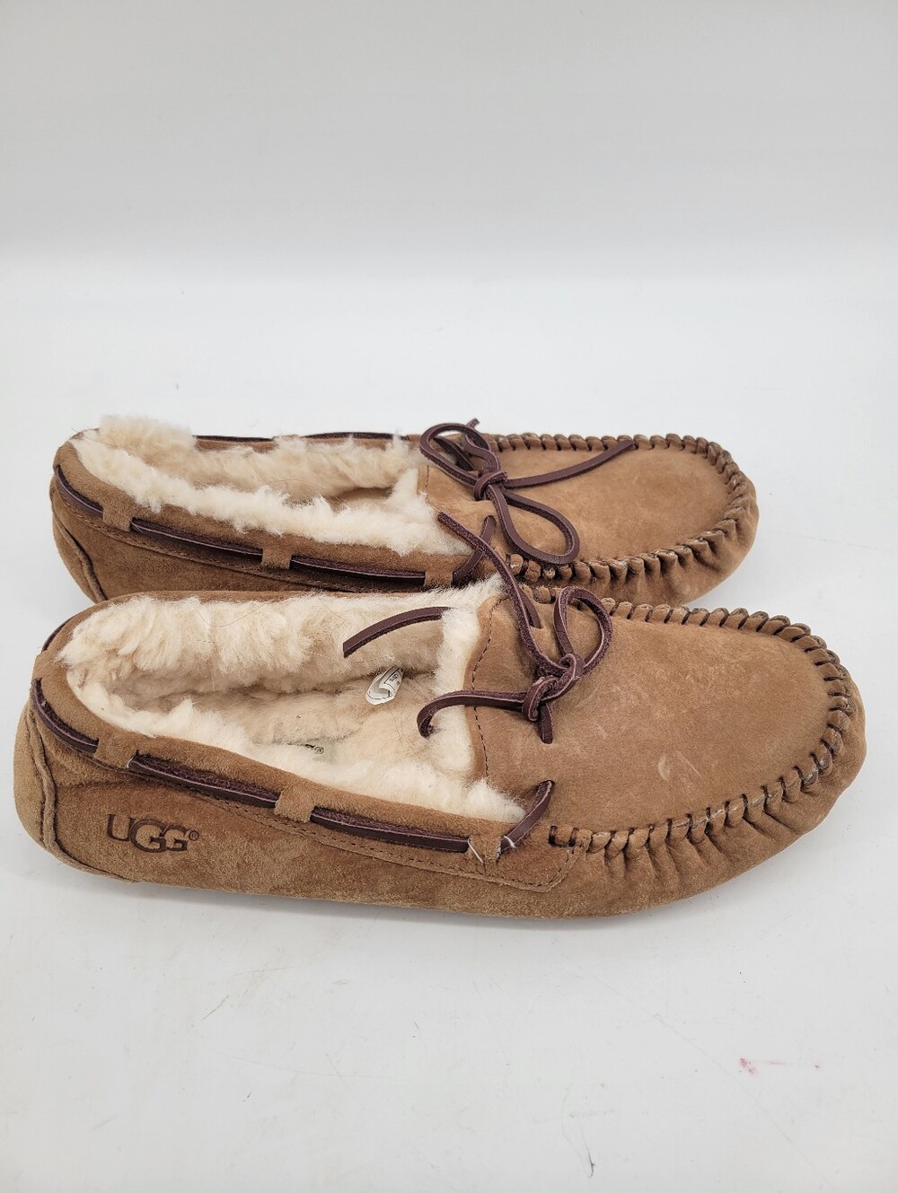 UGG Women's Dakota Slipper 5612 in Chestnut Size 8